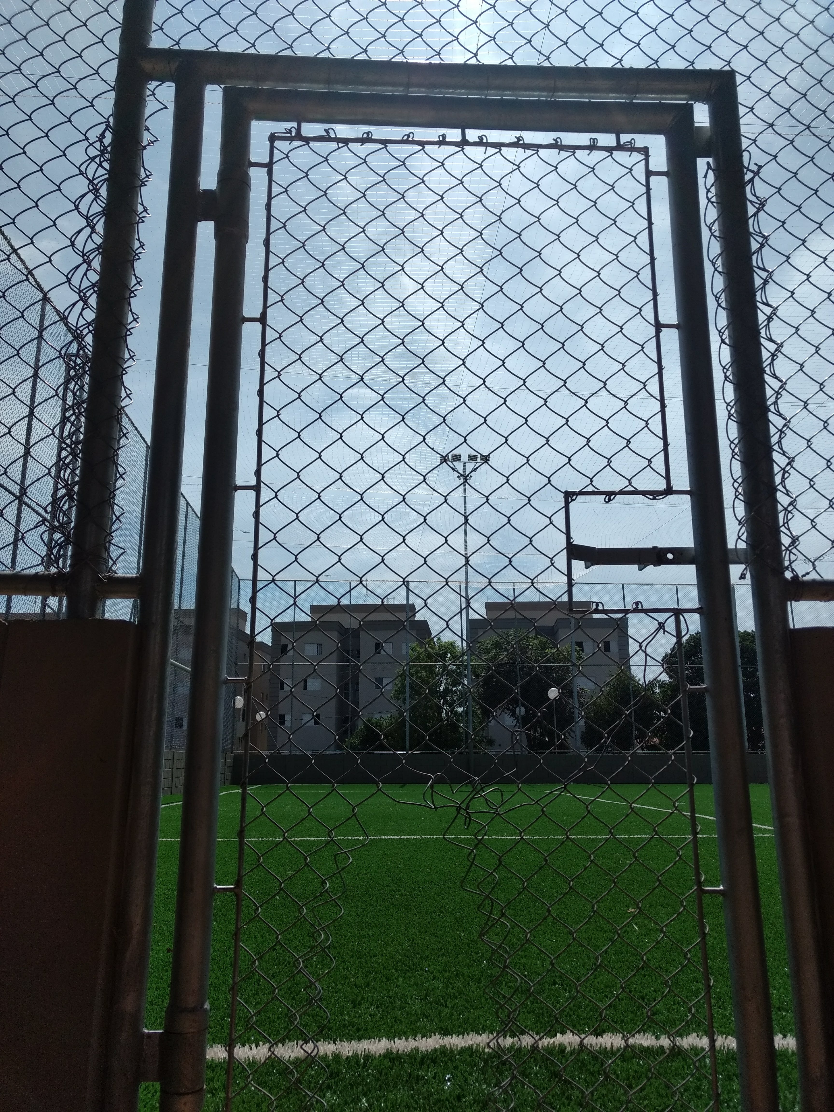 201843_Kadu visita quadra de futebol no Jardim Santa Rita de Cássia.